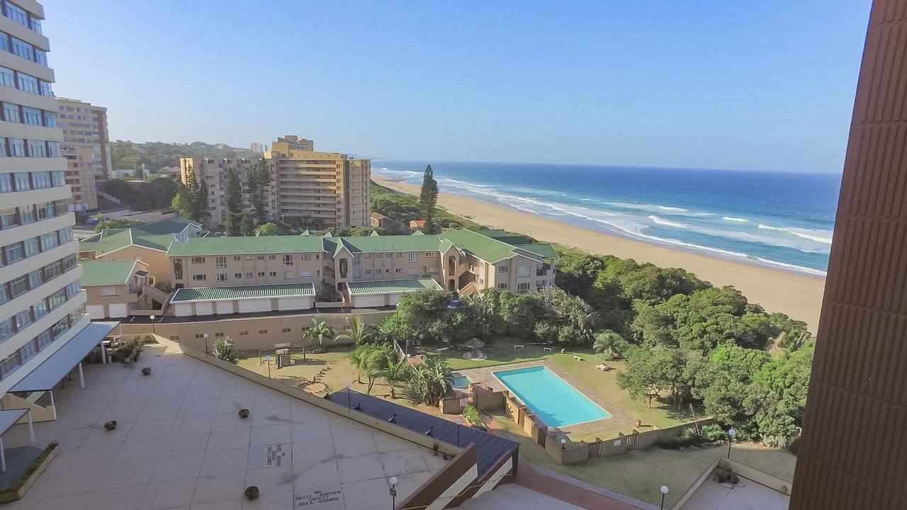 Shangri-La Beach Front Holiday Apartments Amanzimtoti Exteriör bild