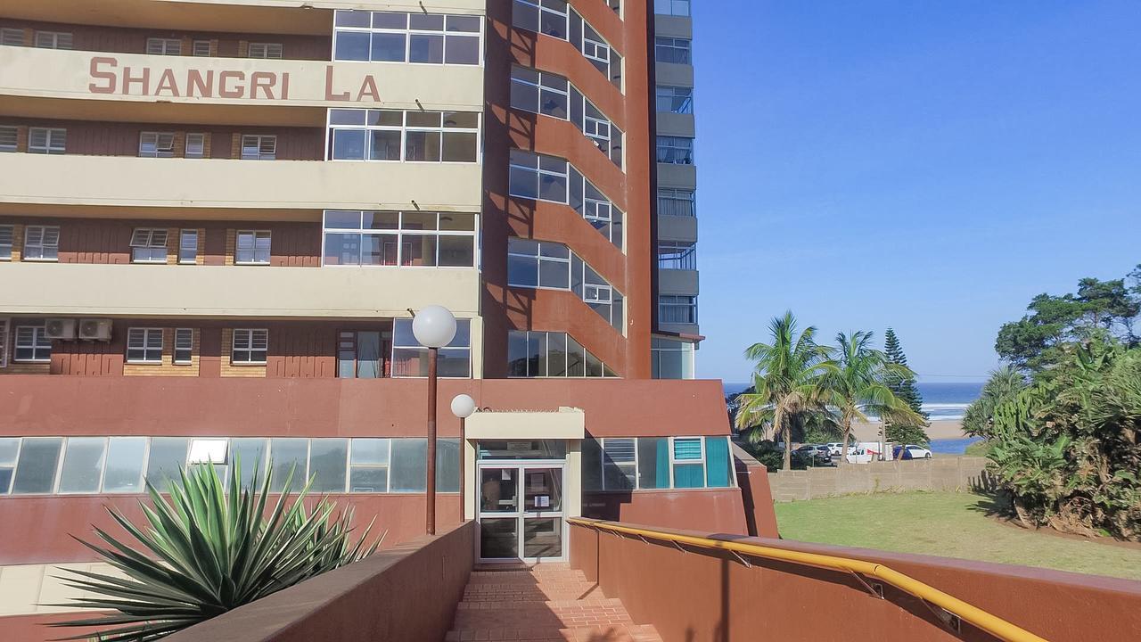 Shangri-La Beach Front Holiday Apartments Amanzimtoti Exteriör bild