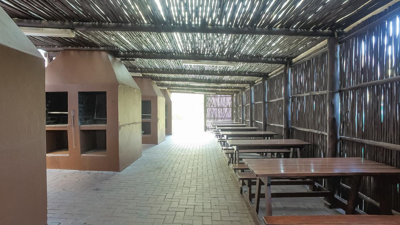 South Coast Beachfront Holiday Apartments Amanzimtoti Exteriör bild