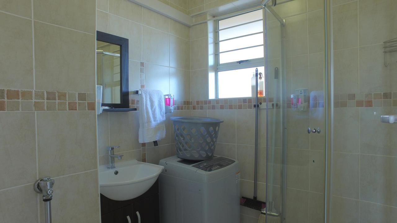 South Coast Beachfront Holiday Apartments Amanzimtoti Exteriör bild